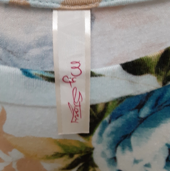 Ladies top - Picture 3 of 4